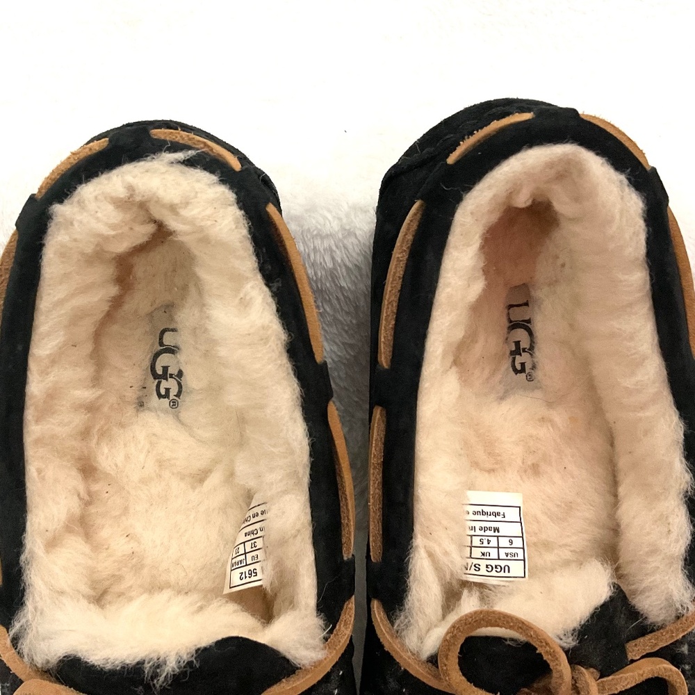 BLACK UGG DAKOTA SUEDE SLIPPER LOAFERS SLIP ON MOCCASIN SHOES SZ 6 - Picture 3 of 12